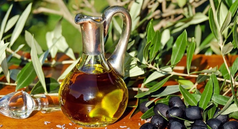 benefits of olive oil on your skin