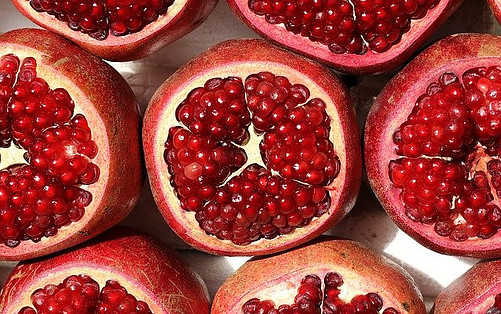 pomegranates-benefits-on-your-skin